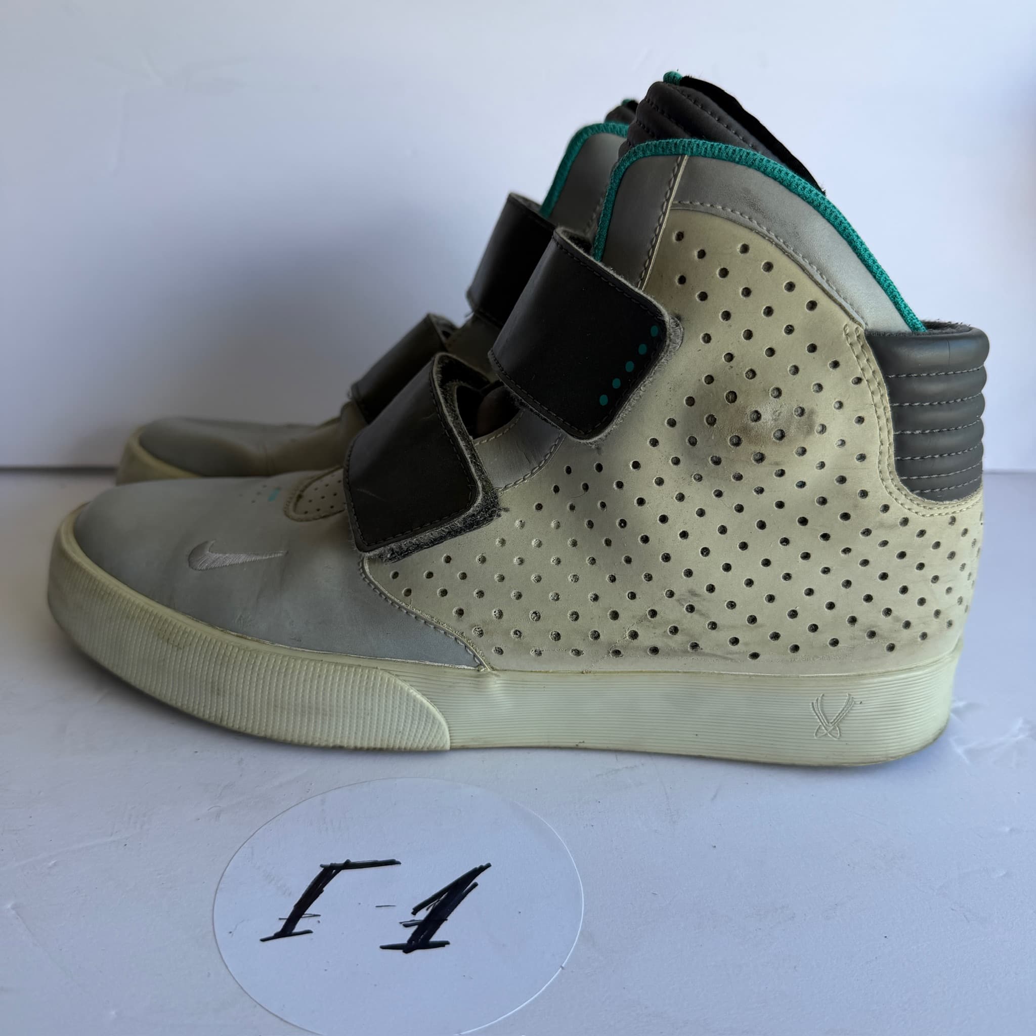 Nike Flystepper 2K3 Men's High Top Sneakers Size 9 US (42.5 EUR) Used - Good - Thumbnail 2