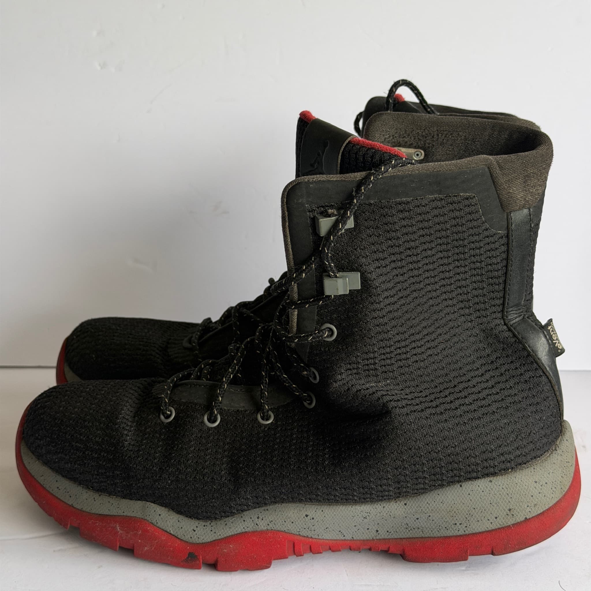 Jordan AJ1 Utility Boot Men's Size 10.5 Waterproof eVent LunarLon Black Red