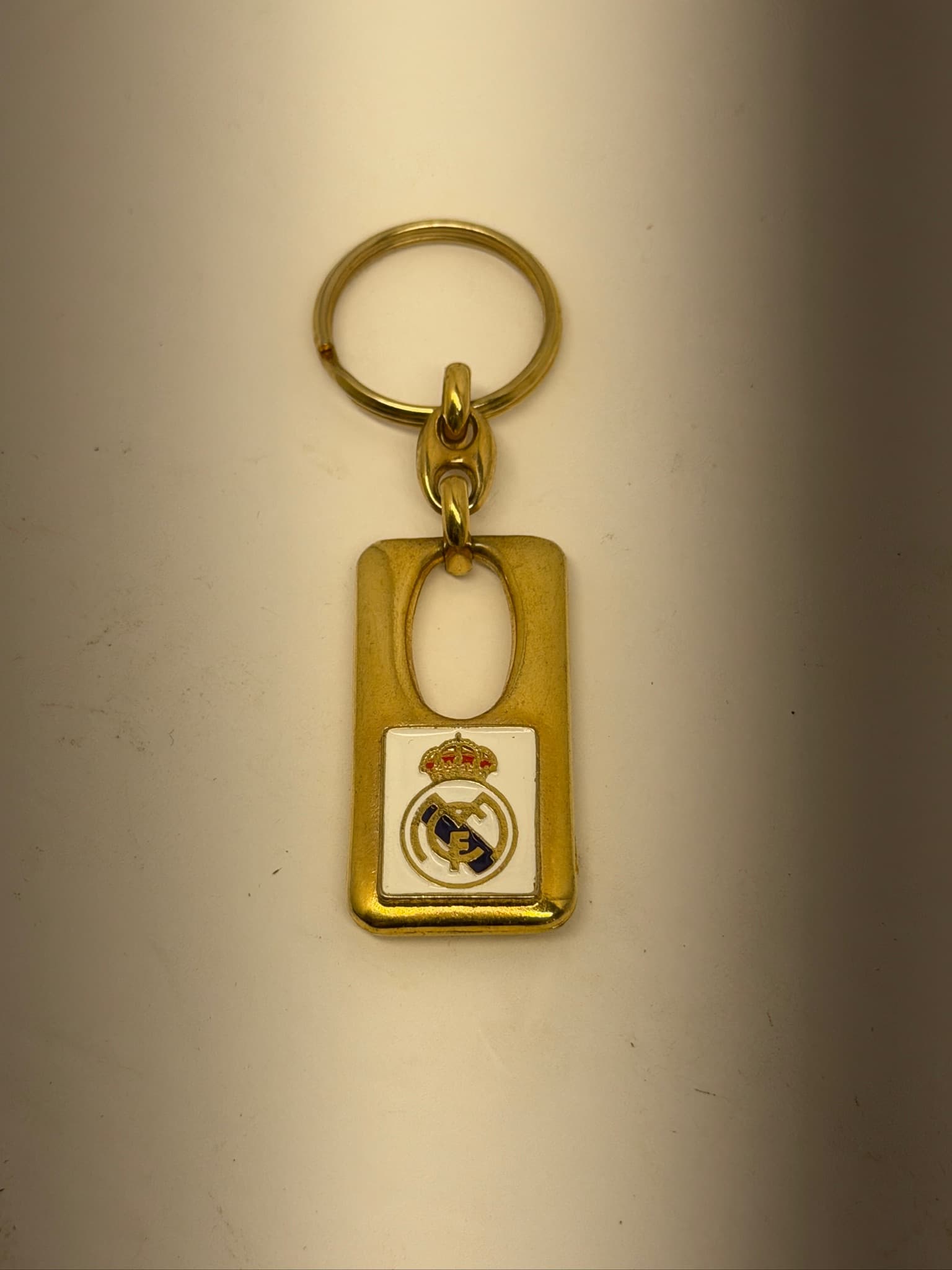 Real Madrid Fundado Año 1902 Crest Gold Tone Metal Keychain Collectible - Thumbnail 3
