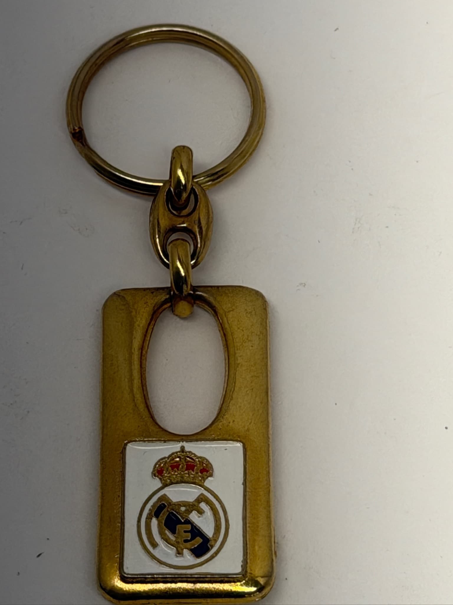 Real Madrid Fundado Año 1902 Crest Gold Tone Metal Keychain Collectible - Thumbnail 5