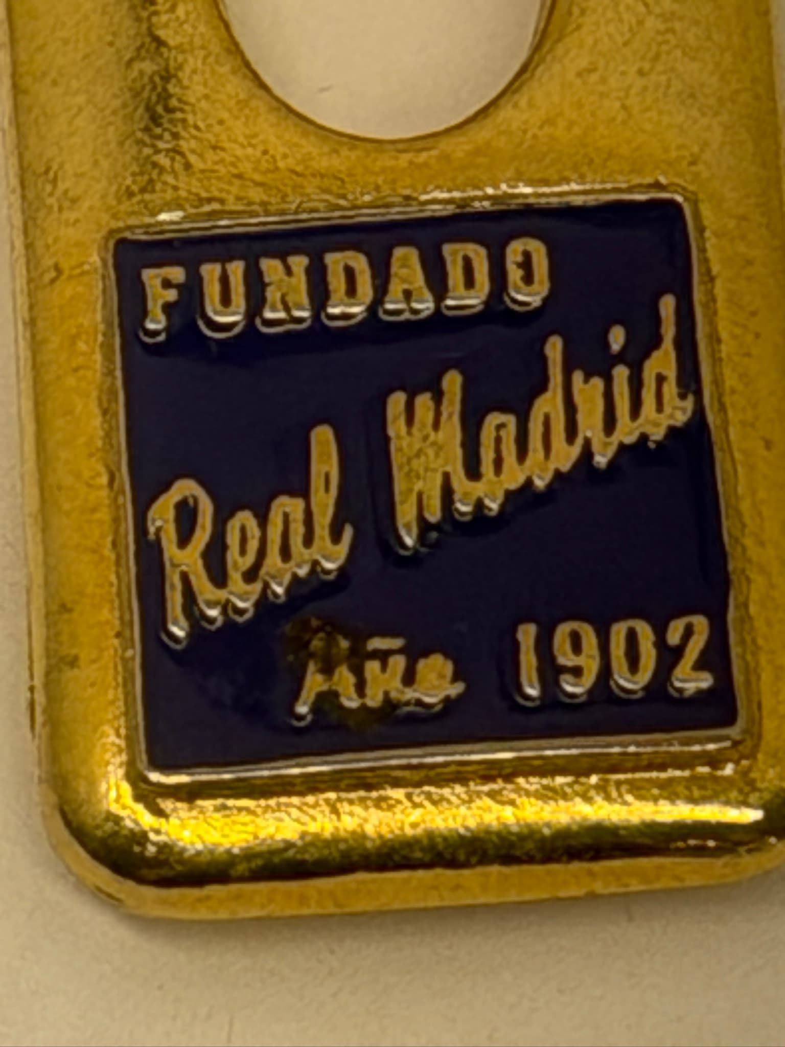 Real Madrid Fundado Año 1902 Crest Gold Tone Metal Keychain Collectible - Thumbnail 6