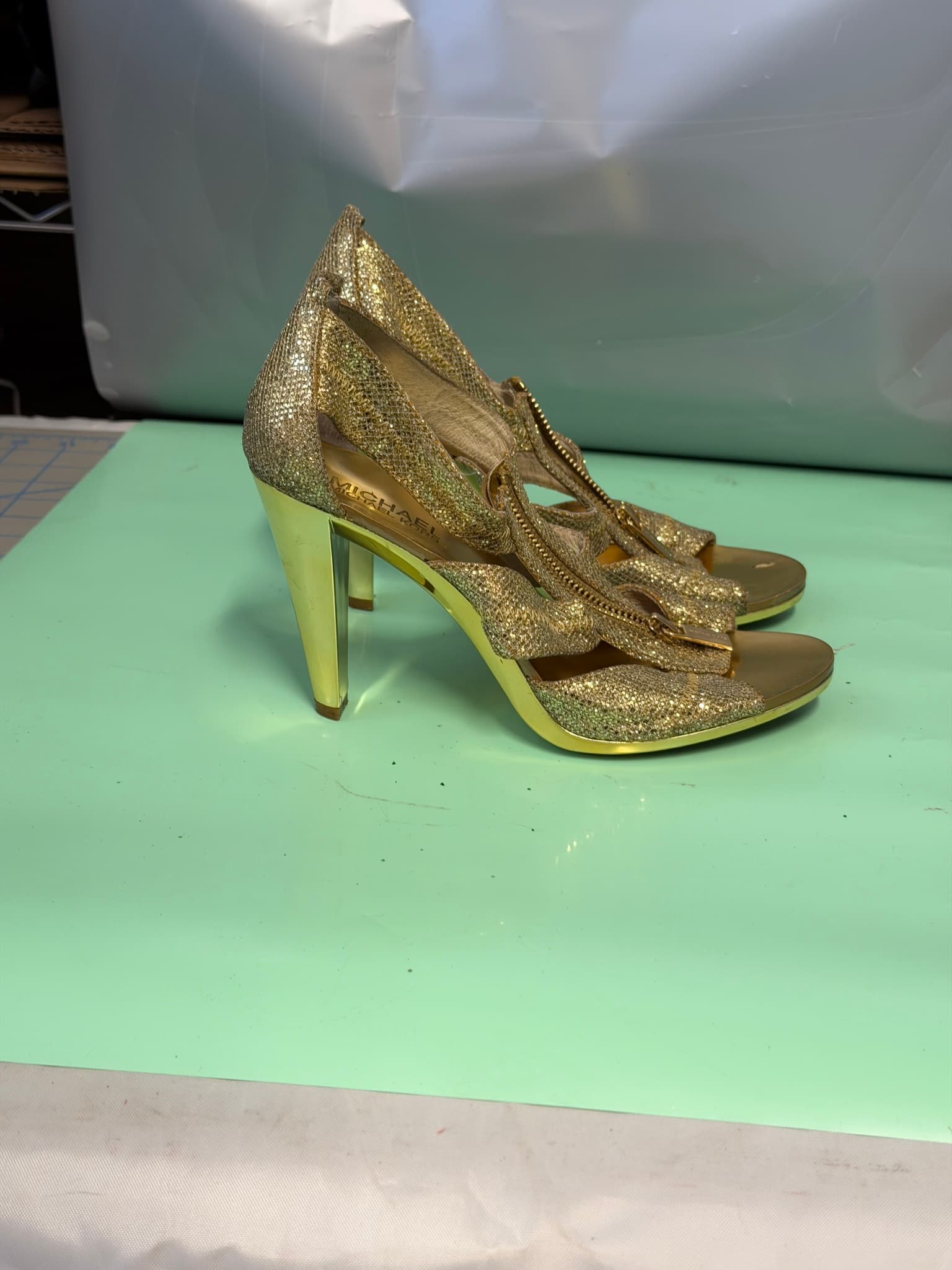 Michael Kors Women's Gold Glitter Peep Toe Platform Heels Size 7.5M - Thumbnail 6