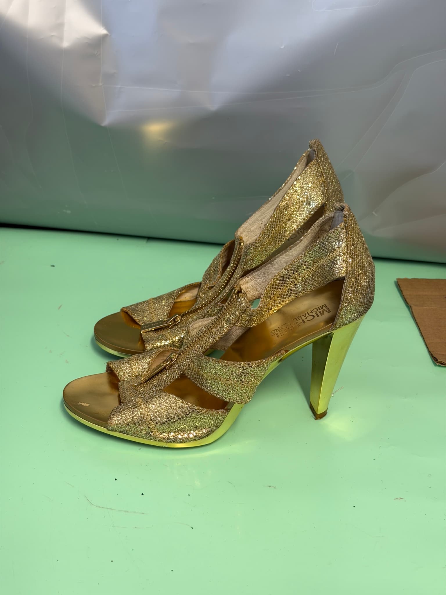 Michael Kors Women's Gold Glitter Peep Toe Platform Heels Size 7.5M - Thumbnail 3