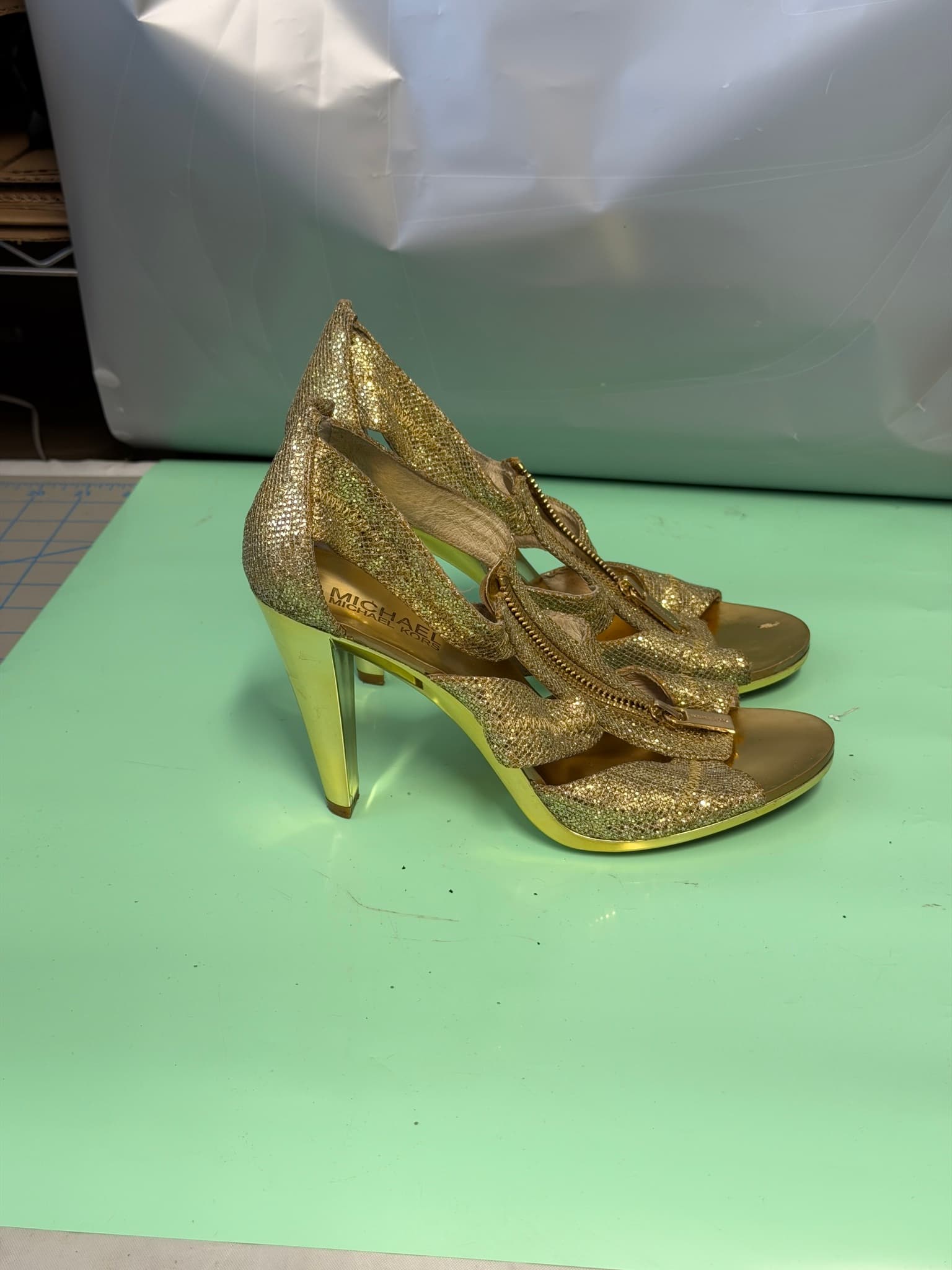 Michael Kors Women's Gold Glitter Peep Toe Platform Heels Size 7.5M - Thumbnail 5