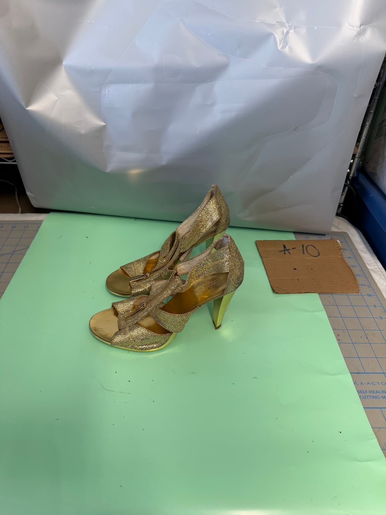 Michael Kors Women's Gold Glitter Peep Toe Platform Heels Size 7.5M