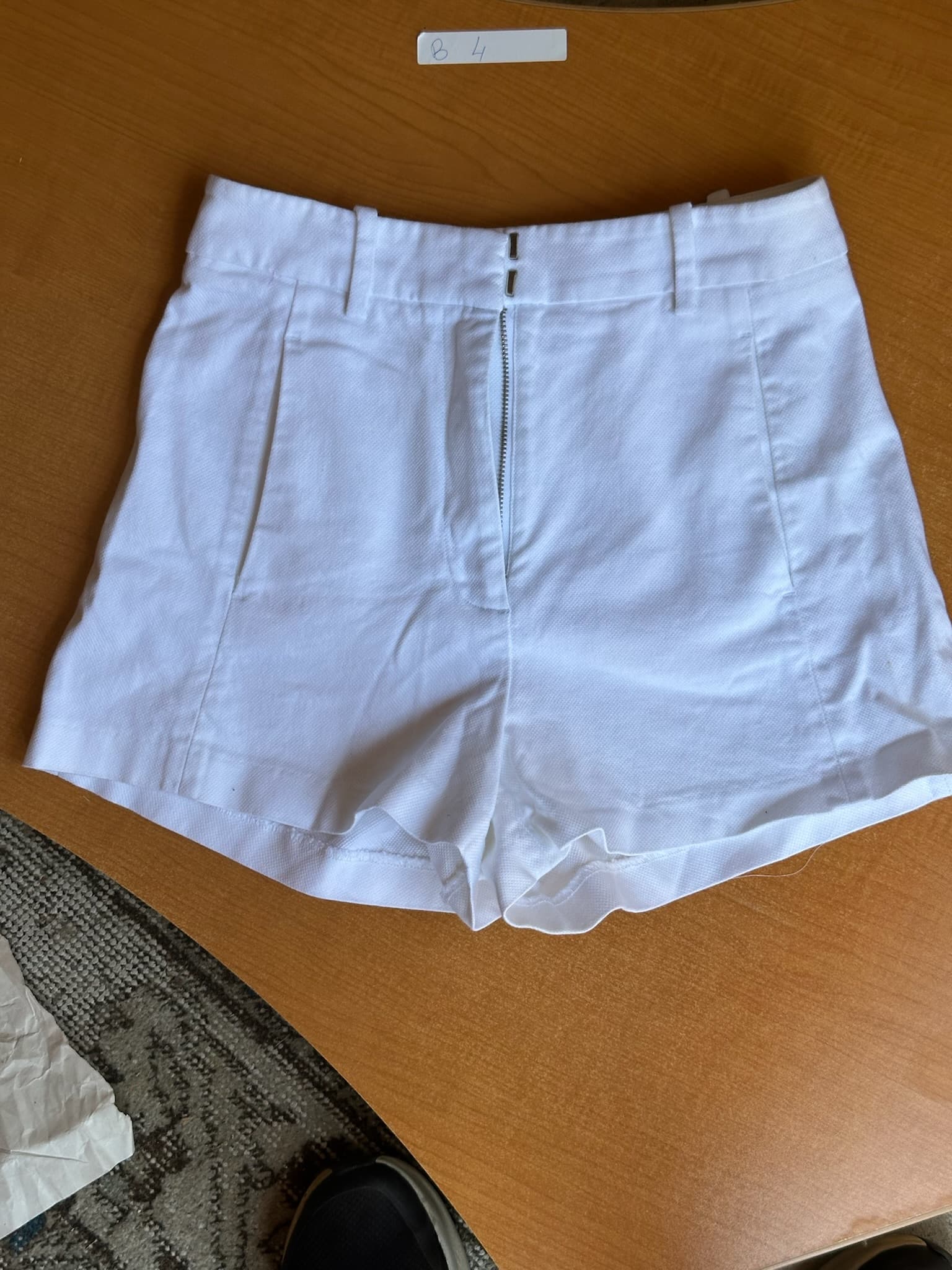 Victoria's Secret White Shorts Women's Size 0 Zipper Fly Belt Loops Pockets
