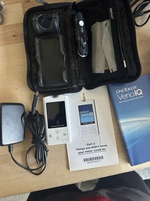 OneTouch Verio IQ Glucose Monitoring System Kit with Case & Charger - Parts - Thumbnail 2