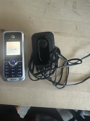 Motorola AT&T Cell Phone with Charger – Works, Insert SIM - Thumbnail 2