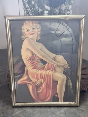Vintage Pin-Up Glamour Print Framed – 1930s Style Art, Gold Tone Frame - Thumbnail 7