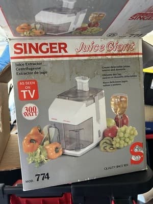 Singer Juice Extractor Model 774 Juicer Stainless Steel NEW in Box - Thumbnail 3