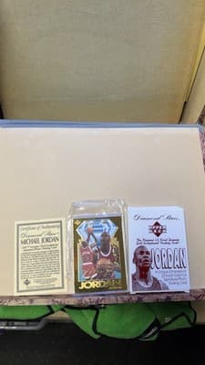 Michael Jordan Diamond Stars 23KT Gold Sculptured Trading Card – Upper Deck