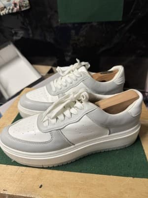 Women’s White Platform Sneakers Size 8.5W Lace Up Casual Shoes - Thumbnail 2