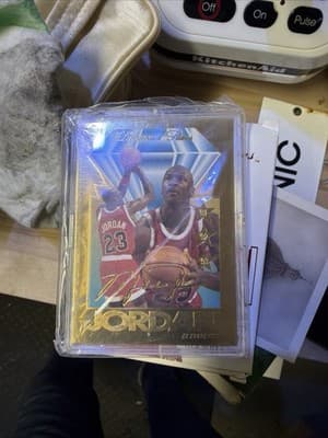 Michael Jordan Diamond Stars 23KT Gold Sculptured Trading Card – Upper Deck - Thumbnail 2