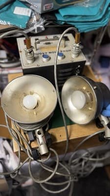 Vintage Novatron 440 Plus studio flash power pack with two flash heads. - Thumbnail 13