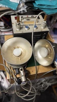 Vintage Novatron 440 Plus studio flash power pack with two flash heads. - Thumbnail 12