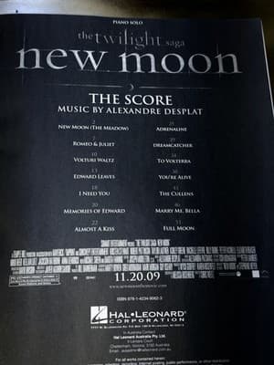 Hal Leonard Twilight: New Moon - For Easy Piano Solo - Thumbnail 4