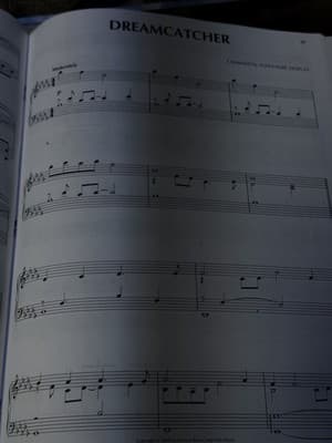 Hal Leonard Twilight: New Moon - For Easy Piano Solo - Thumbnail 3