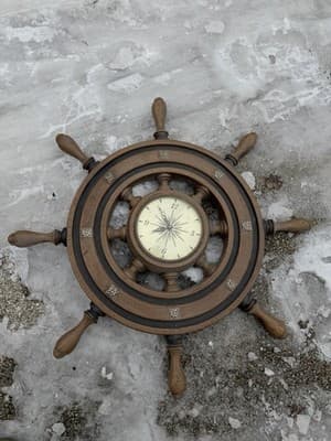 Vintage Nautical Ship Wheel Wall Clock – Plastic Decorative Maritime Clock