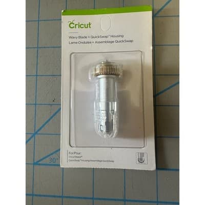 Cricut Wavy Blade and QuickSwap Housing for Cricut Maker Silver 2006838 - Thumbnail 2