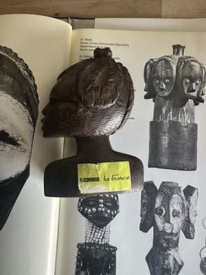Pair of African Tribal Hand-Carved Wooden Figurines + Art Book –Vintage Folk Art - Thumbnail 5