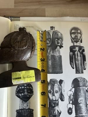 Pair of African Tribal Hand-Carved Wooden Figurines + Art Book –Vintage Folk Art - Thumbnail 11