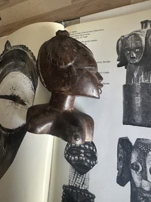 Pair of African Tribal Hand-Carved Wooden Figurines + Art Book –Vintage Folk Art - Thumbnail 4