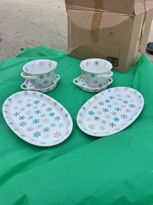 Temp-tations Snowflake 6pc Set 2 Bowls w/ Saucers & 2 Oval Platters Christmas - Thumbnail 2