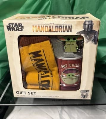 Star Wars The Mandalorian Baby Yoda Gift Set Mug Keychain & Socks The Child