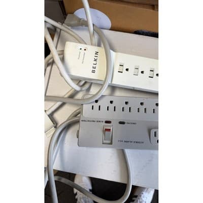 Belkin 6-Outlet Surge Protector and 7-Outlet Power Strip with Audible Alarm Lot - Thumbnail 2