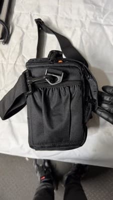 Lowepro LP36864-0WW Adventura SH 120 II Shoulder Bag for DSLR Camera With Lens - Thumbnail 2