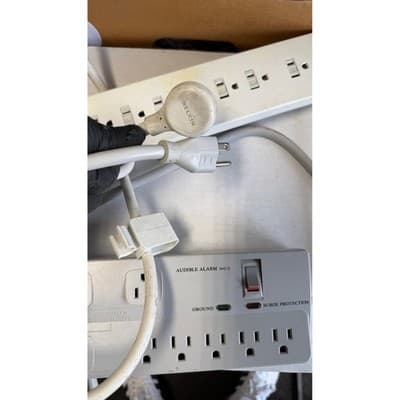 Belkin 6-Outlet Surge Protector and 7-Outlet Power Strip with Audible Alarm Lot - Thumbnail 9