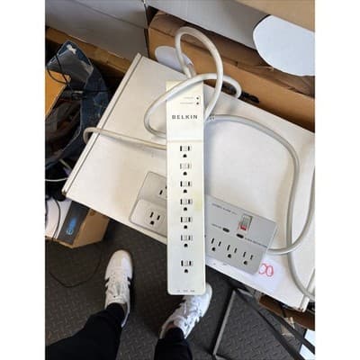 Belkin 6-Outlet Surge Protector and 7-Outlet Power Strip with Audible Alarm Lot - Thumbnail 4