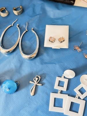 Huge Mixed Jewelry Lot Rings Sz 10 Earrings Bracelets Necklaces Pendants - Thumbnail 3