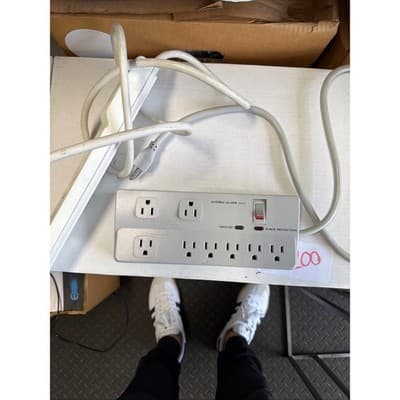 Belkin 6-Outlet Surge Protector and 7-Outlet Power Strip with Audible Alarm Lot - Thumbnail 5