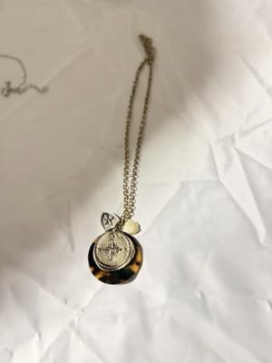 Vintage Tortoiseshell Style Pendant Necklace Compass Coin Pearl Charm Gold Tone - Thumbnail 4