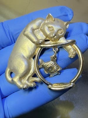 Vintage JJ Jonette Cat with Paw in Fish Bowl Pin Brooch Gold Tone Jewelry Signed