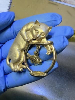 Vintage JJ Jonette Cat with Paw in Fish Bowl Pin Brooch Gold Tone Jewelry Signed - Thumbnail 5
