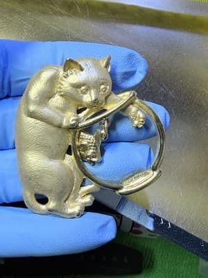 Vintage JJ Jonette Cat with Paw in Fish Bowl Pin Brooch Gold Tone Jewelry Signed - Thumbnail 2
