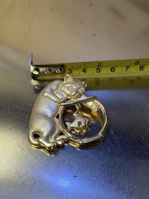 Vintage JJ Jonette Cat with Paw in Fish Bowl Pin Brooch Gold Tone Jewelry Signed - Thumbnail 3