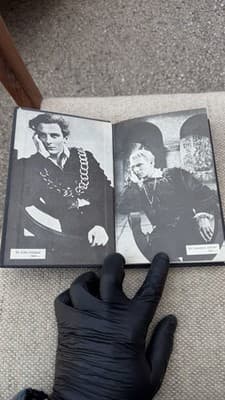 Hamlet Falcon Shakespeare Edited by Betty Bealey HC Longman Canada - Thumbnail 3