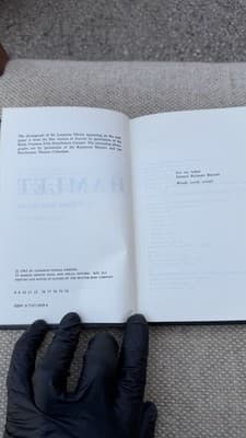 Hamlet Falcon Shakespeare Edited by Betty Bealey HC Longman Canada - Thumbnail 4