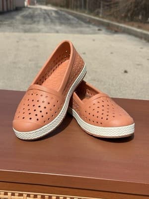 Joybees Women’s Slip On Shoes Size 6 Coral Lightweight Comfort Flats