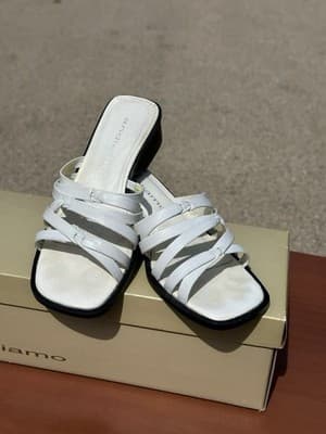 Andiamo White Leather Slide Sandals Women 6M Low Heel