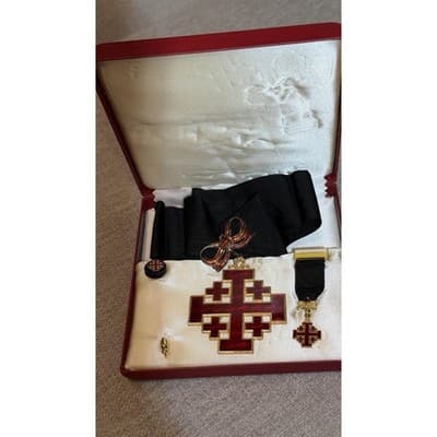 Vintage Jerusalem Cross Medal Set Red Enamel w/ Ribbon Pin Box - Thumbnail 5