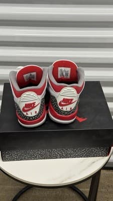 Air Jordan 3 Retro GS White Fire Red Black Size 5Y DM0967-160 - Thumbnail 6