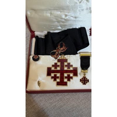 Vintage Jerusalem Cross Medal Set Red Enamel w/ Ribbon Pin Box - Thumbnail 6
