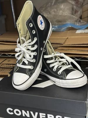 Converse Chuck Taylor All Star Black Leather High Top Sneakers Men’s 6 Women’s 8 - Thumbnail 2