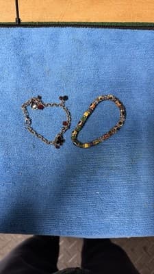 2 Vintage Bracelets Lot – Charm Chain & Beaded Stretch Bracelet - Thumbnail 4