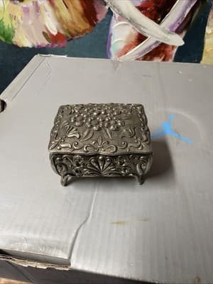 Vintage Japanese Metal Jewelry Trinket Box Floral Relief Lined Japan - Thumbnail 2