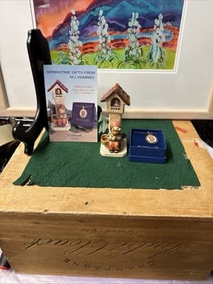 Goebel Hummel Hum 84 Am Wegesrand Worship 60th Anniversary Figurine - Thumbnail 14